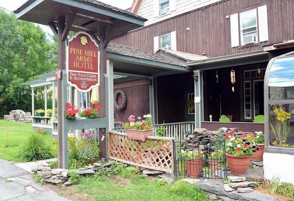Pine Hill Arms Hotel エクステリア 写真