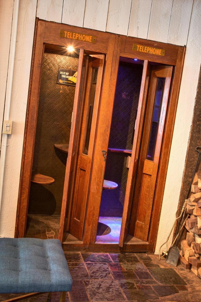 Pine Hill Arms Hotel エクステリア 写真