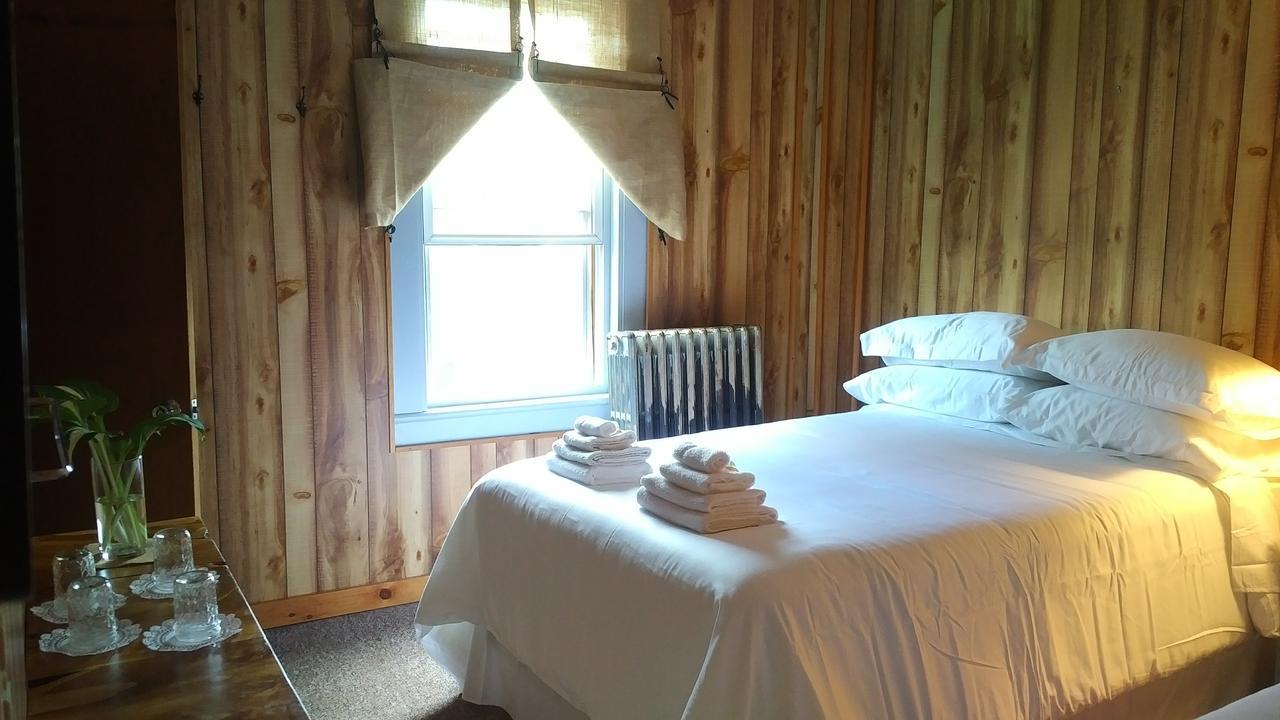 Pine Hill Arms Hotel エクステリア 写真