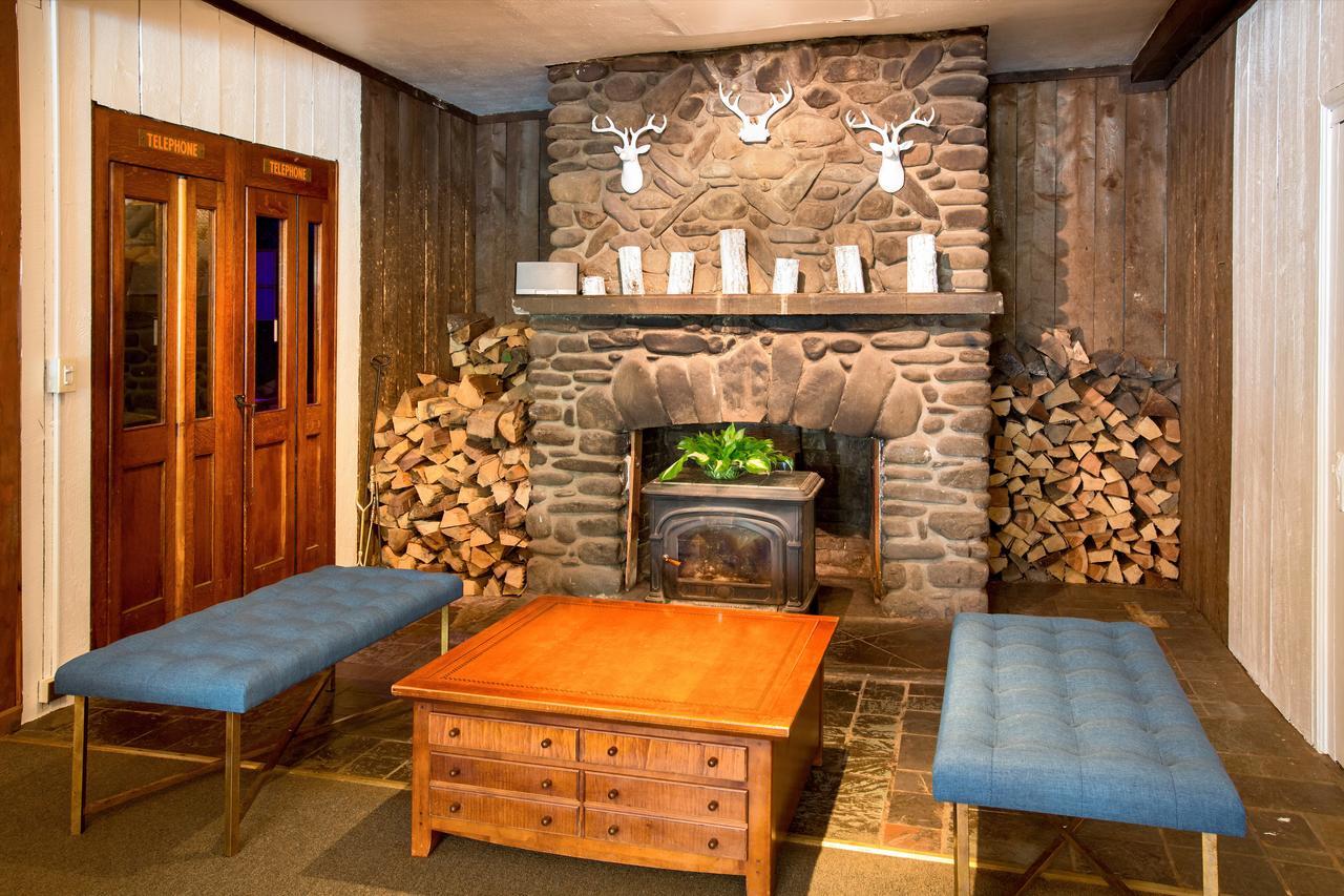 Pine Hill Arms Hotel エクステリア 写真