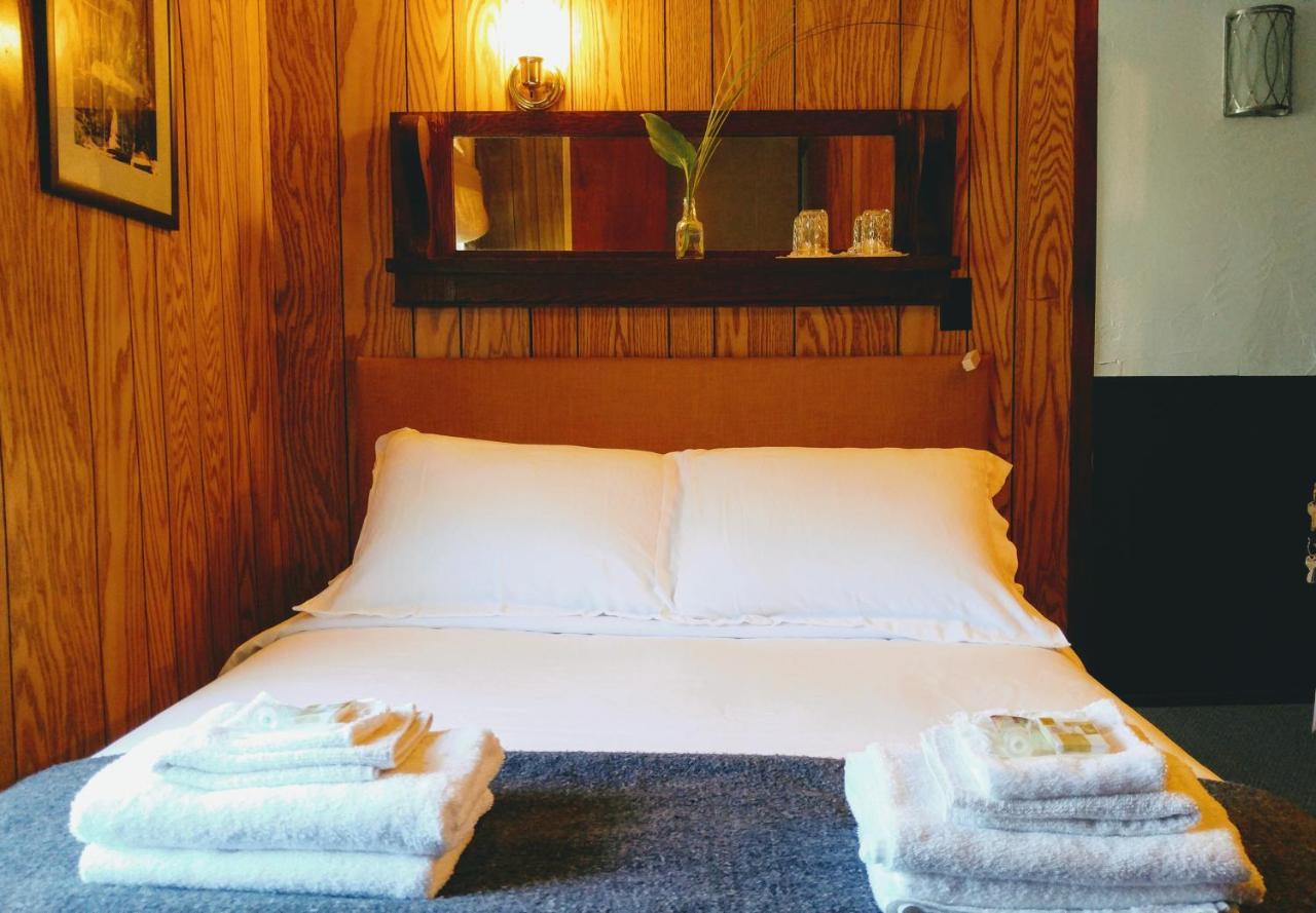 Pine Hill Arms Hotel エクステリア 写真