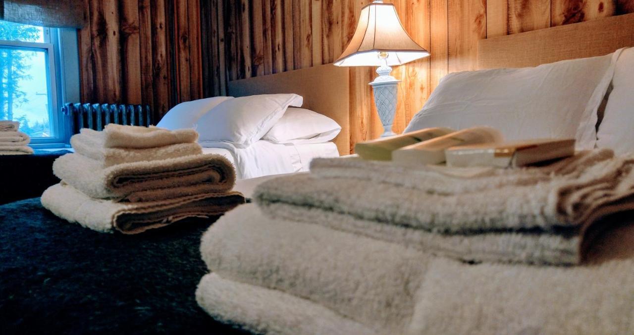 Pine Hill Arms Hotel エクステリア 写真