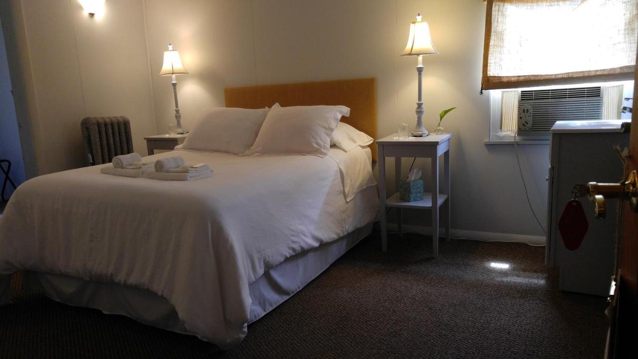Pine Hill Arms Hotel エクステリア 写真