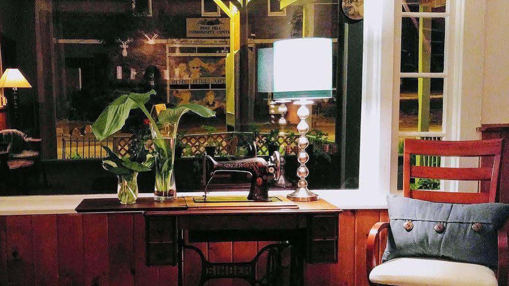 Pine Hill Arms Hotel エクステリア 写真