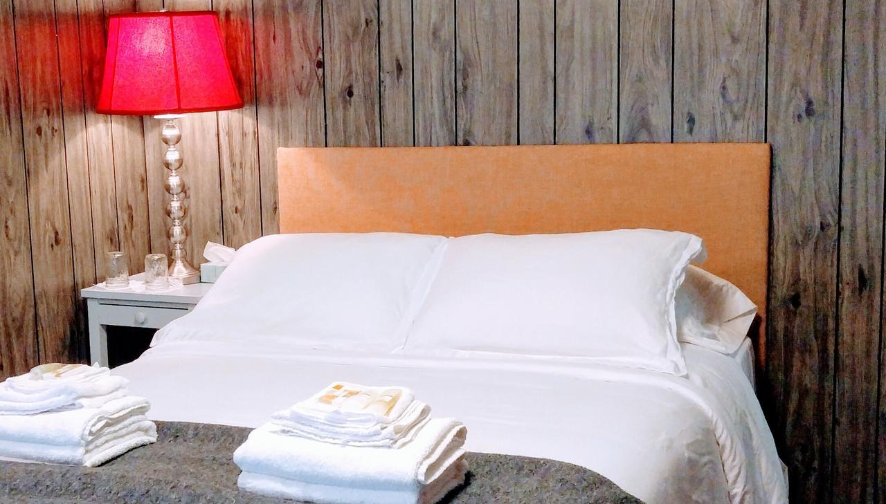 Pine Hill Arms Hotel エクステリア 写真