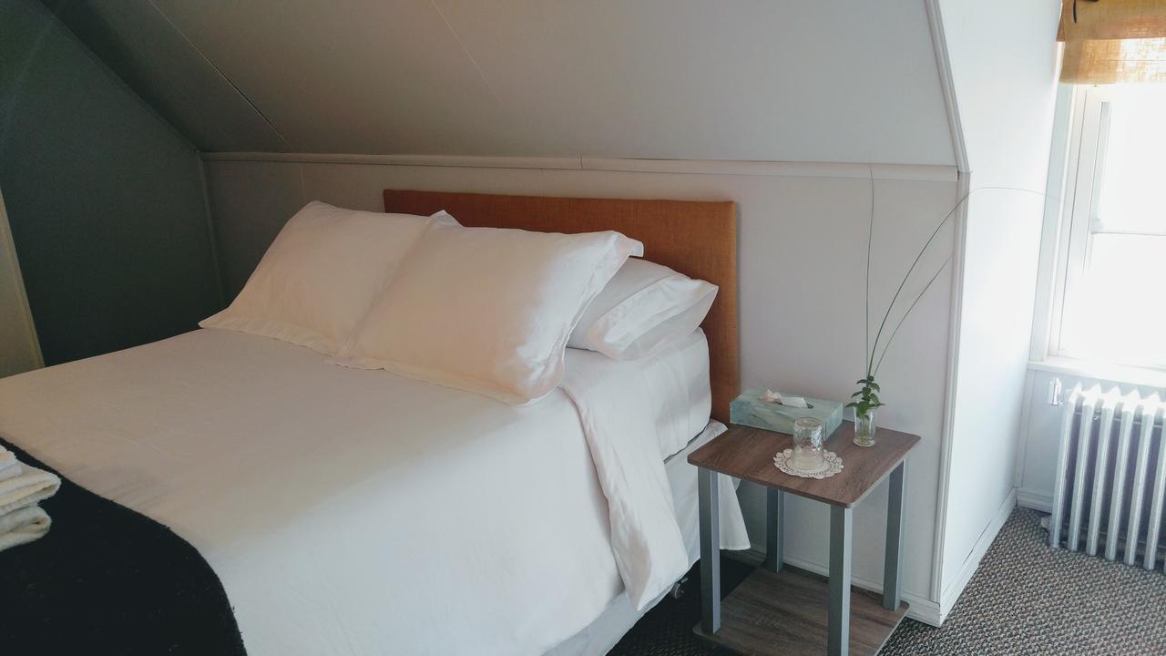 Pine Hill Arms Hotel エクステリア 写真