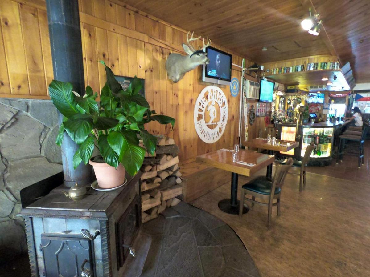 Pine Hill Arms Hotel エクステリア 写真