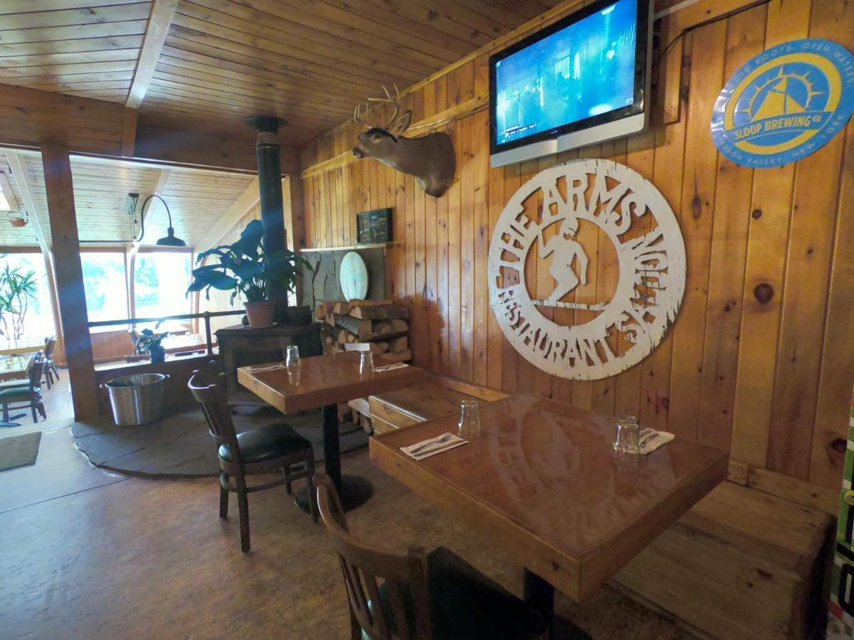 Pine Hill Arms Hotel エクステリア 写真